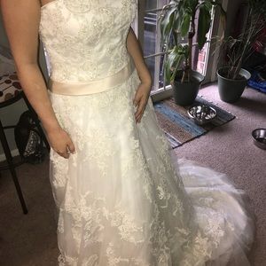 A Madelynn’s Bridal Wedding Gown! Only worn once😉